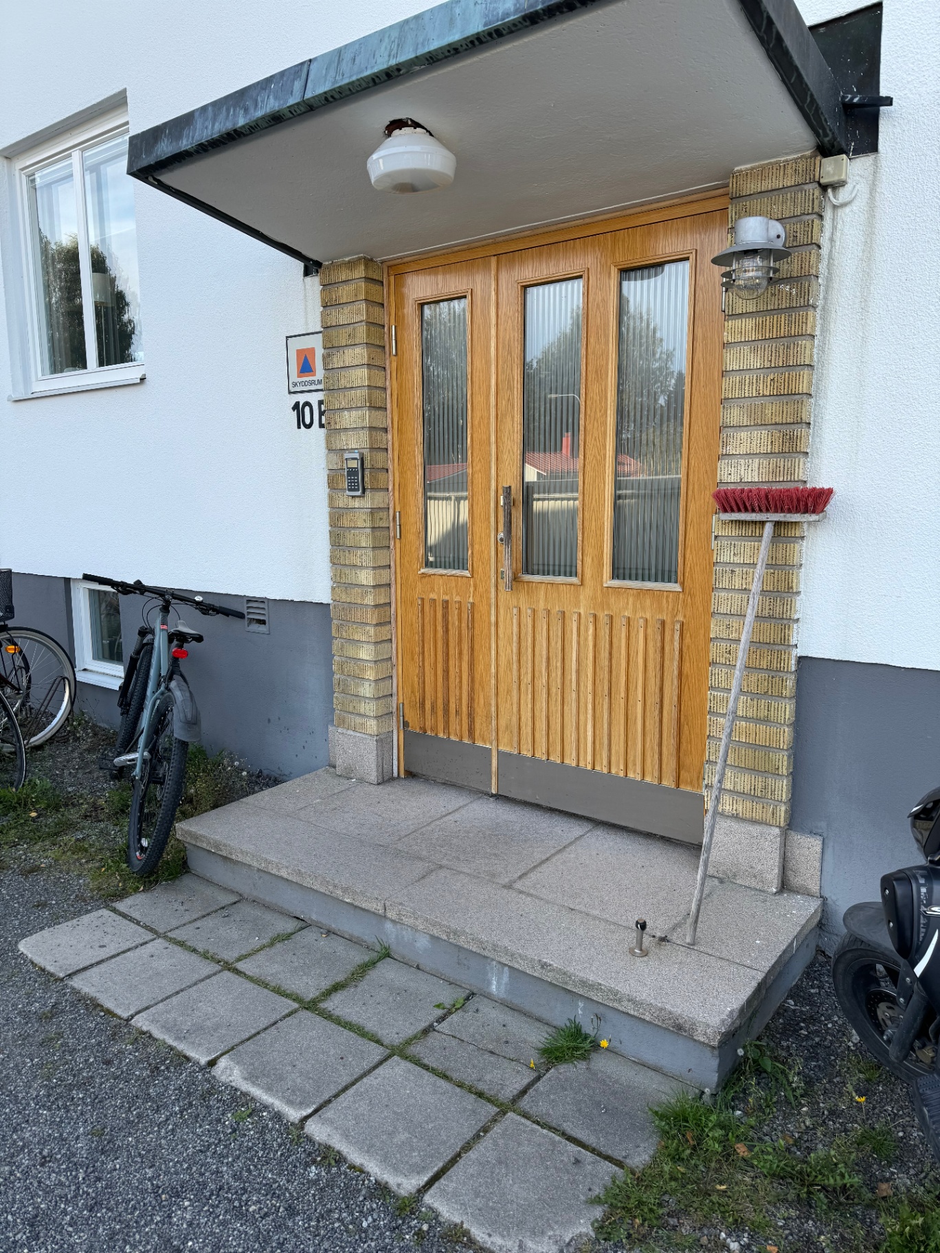 Entré till uppgång 10B